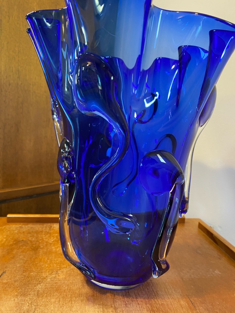 Vintage Cobalt Blue Swung Ruffle Handkerchief Vase 11", like new, hand blown - Picture 4 of 5